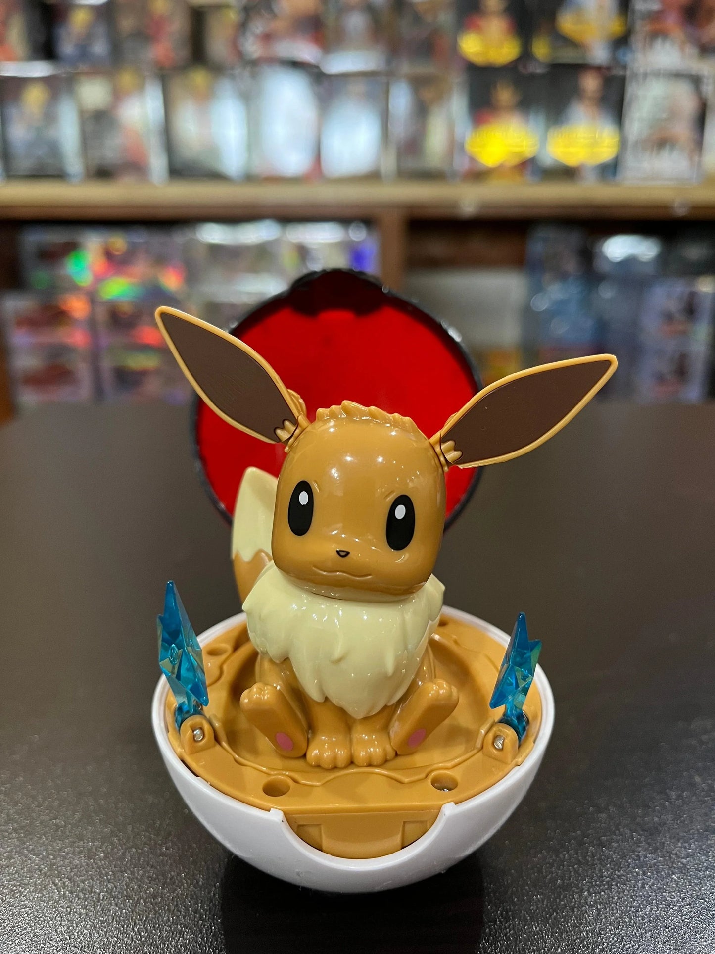 Pokémon | Poké Ball | Pop-Up Figure | Eevee - Anime Island CA