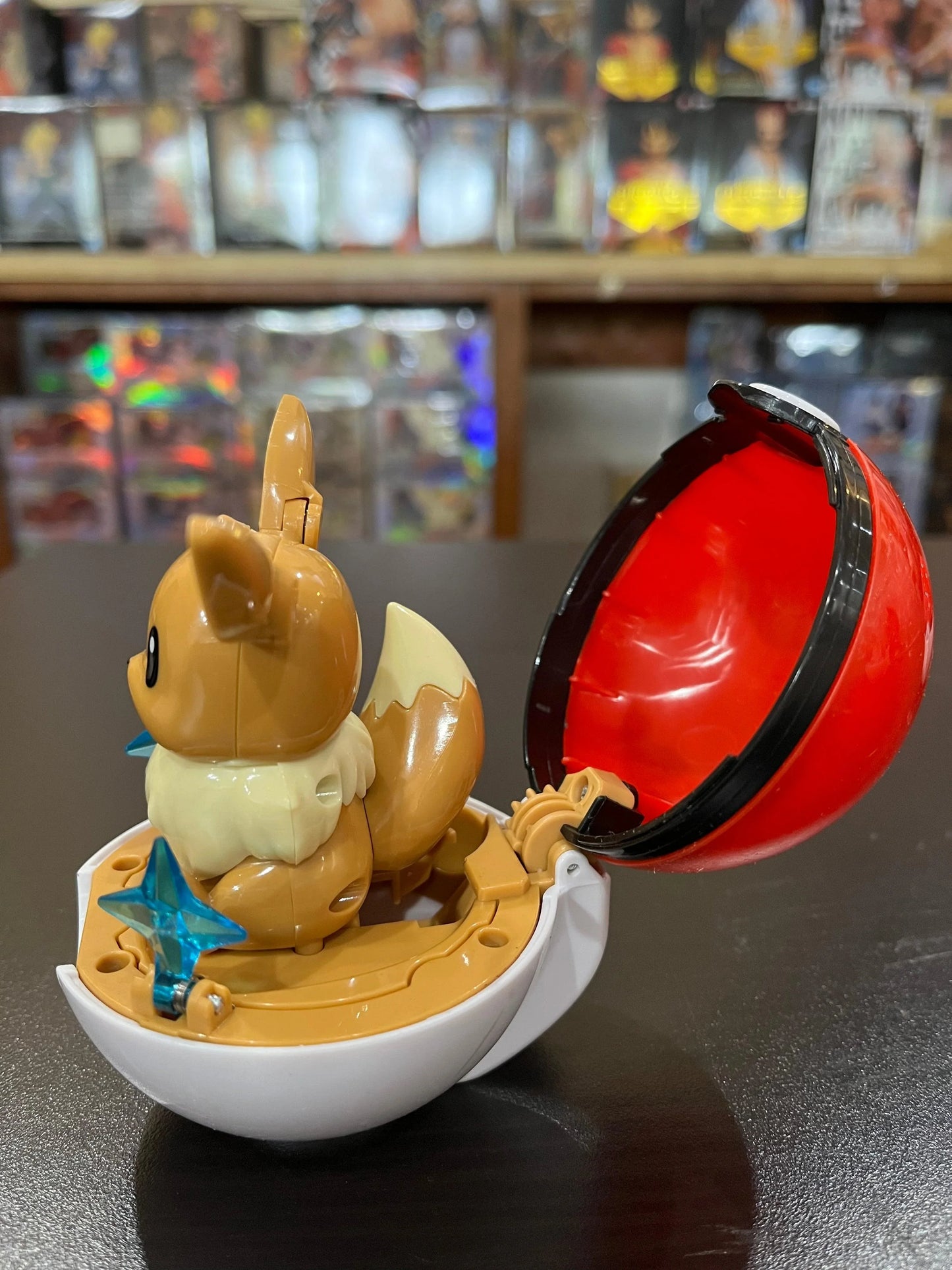 Pokémon | Poké Ball | Pop-Up Figure | Eevee - Anime Island CA
