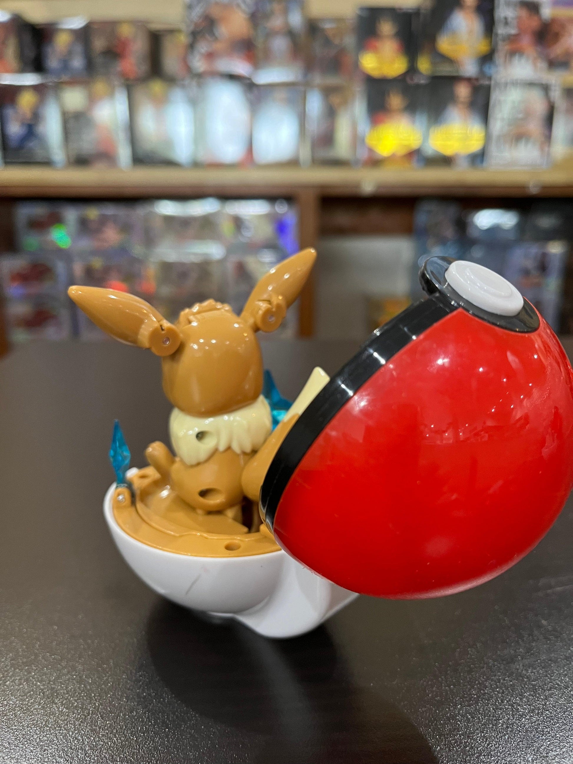 Pokémon Pokeball with Pop-Up Figure - Eevee - Anime Island CA