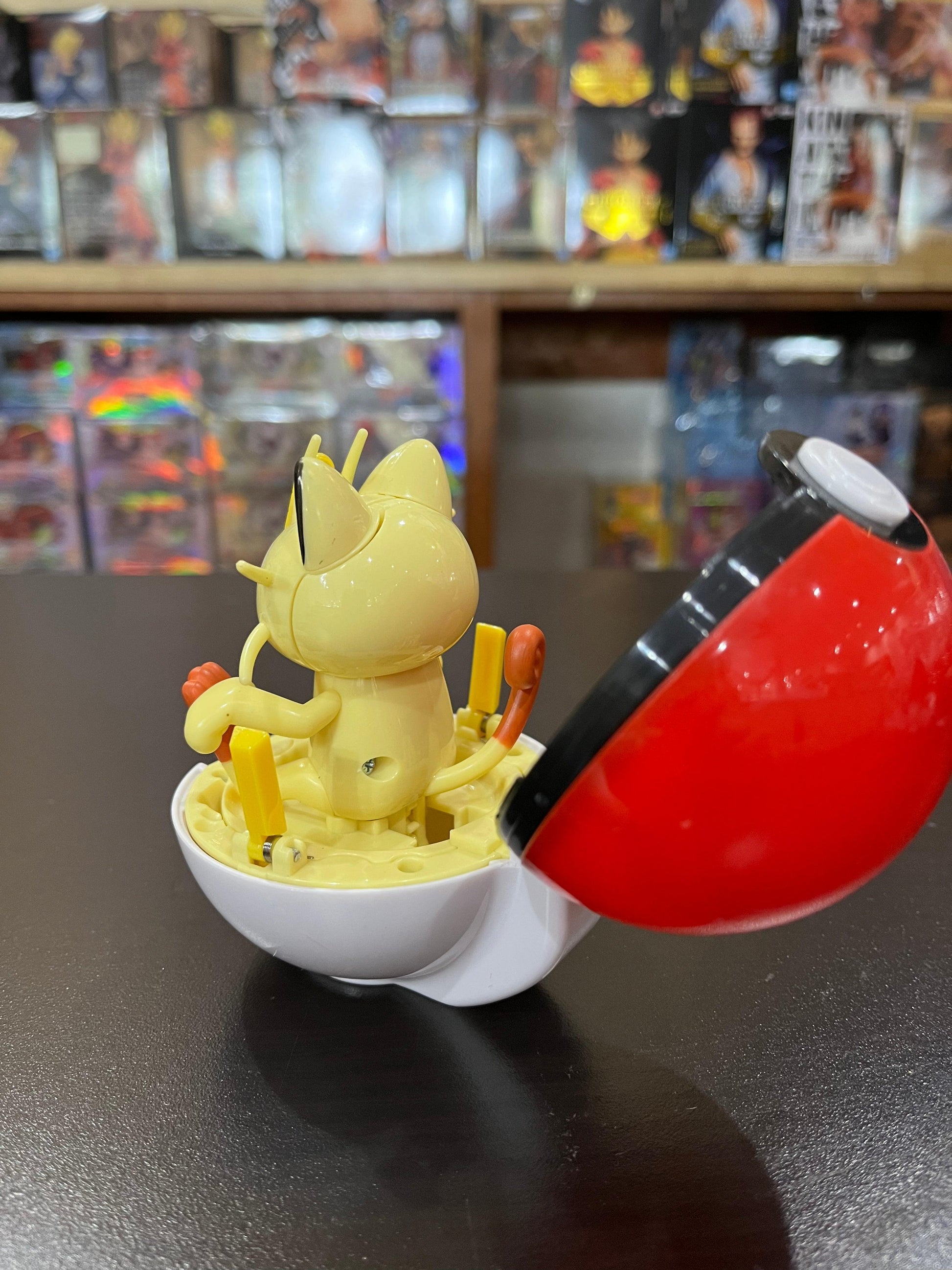 Pokémon Pokeball with Pop-Up Figure - Meowth - Anime Island CA